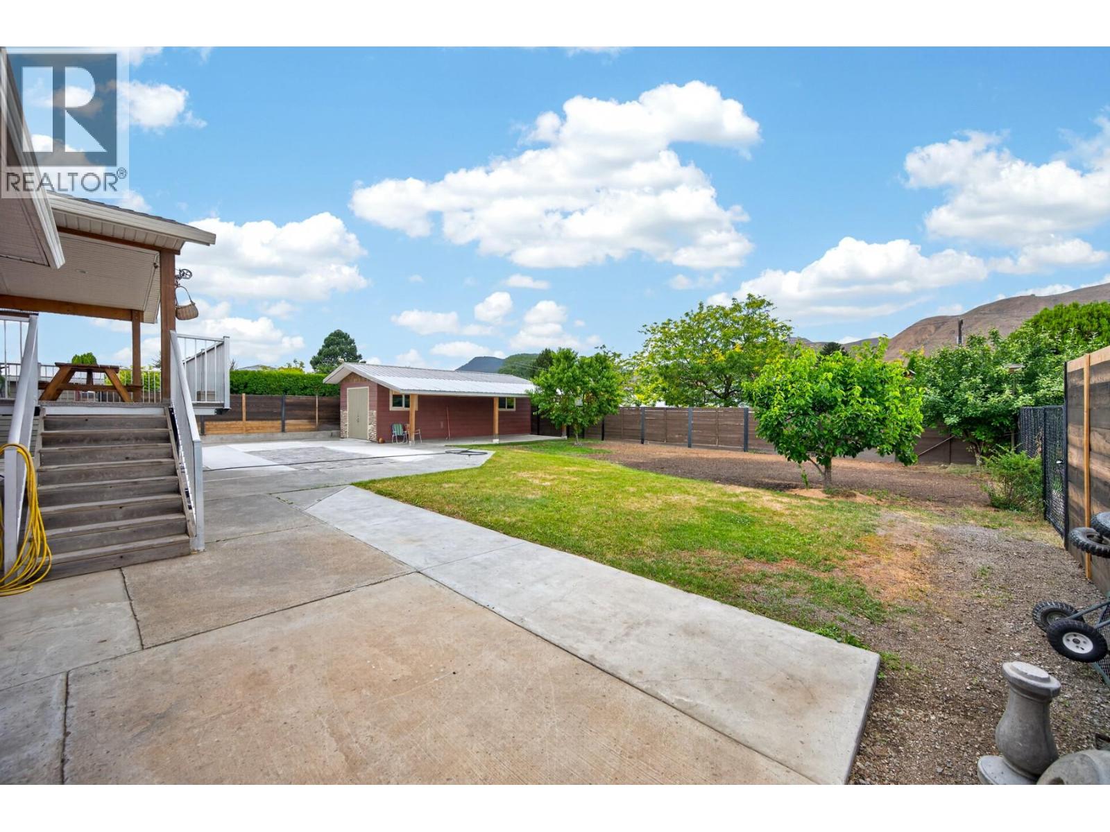 2270 Young Avenue — photo 34