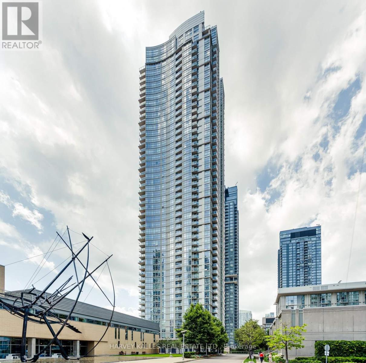 <div class="slider-price">$615,000</div><p>3808 - 35 Mariner Terrace, Toronto, Ontario</p>