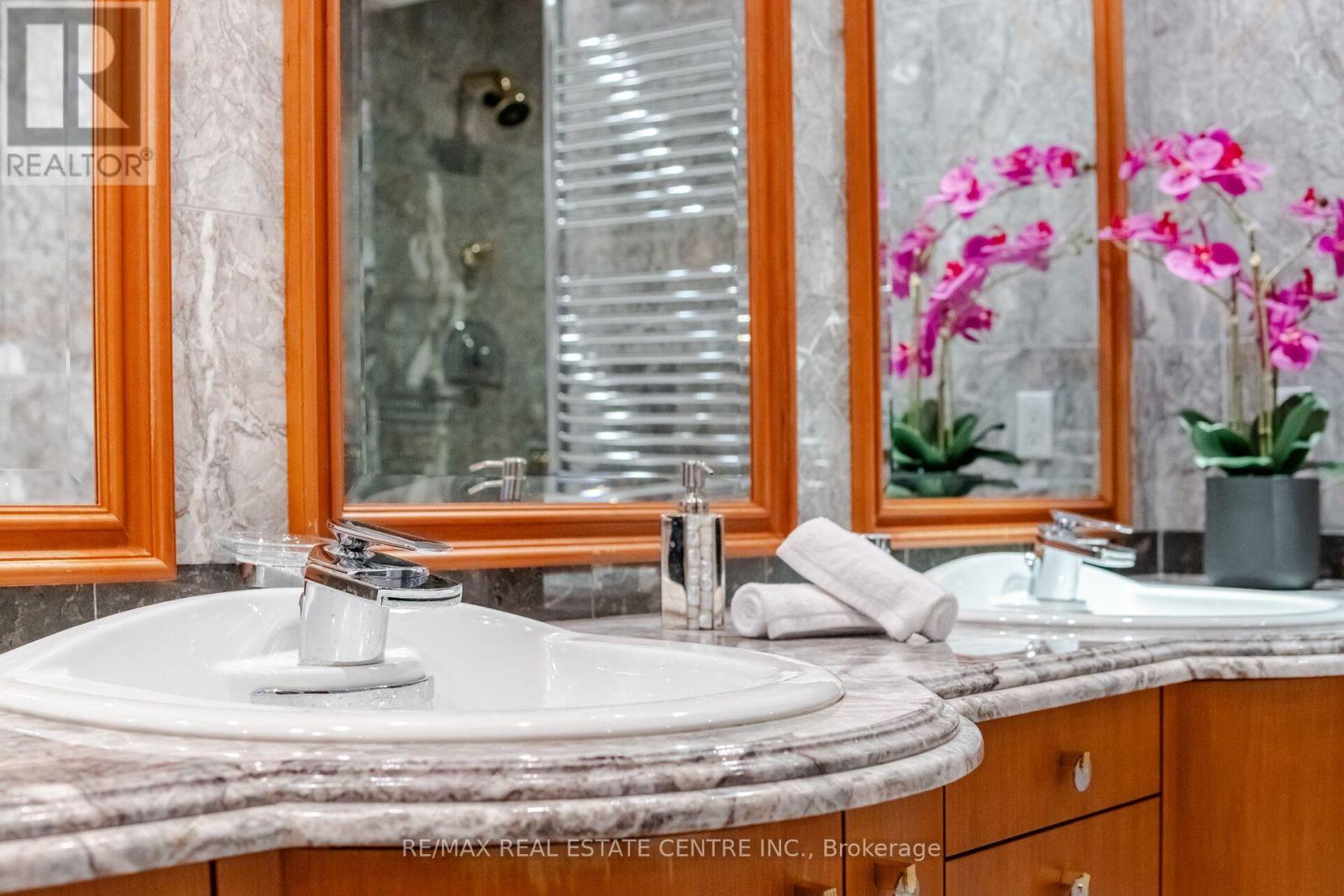 2 Edgeforest Drive, Brampton, Ontario  L6P 0E1 - Photo 45 - W13233180