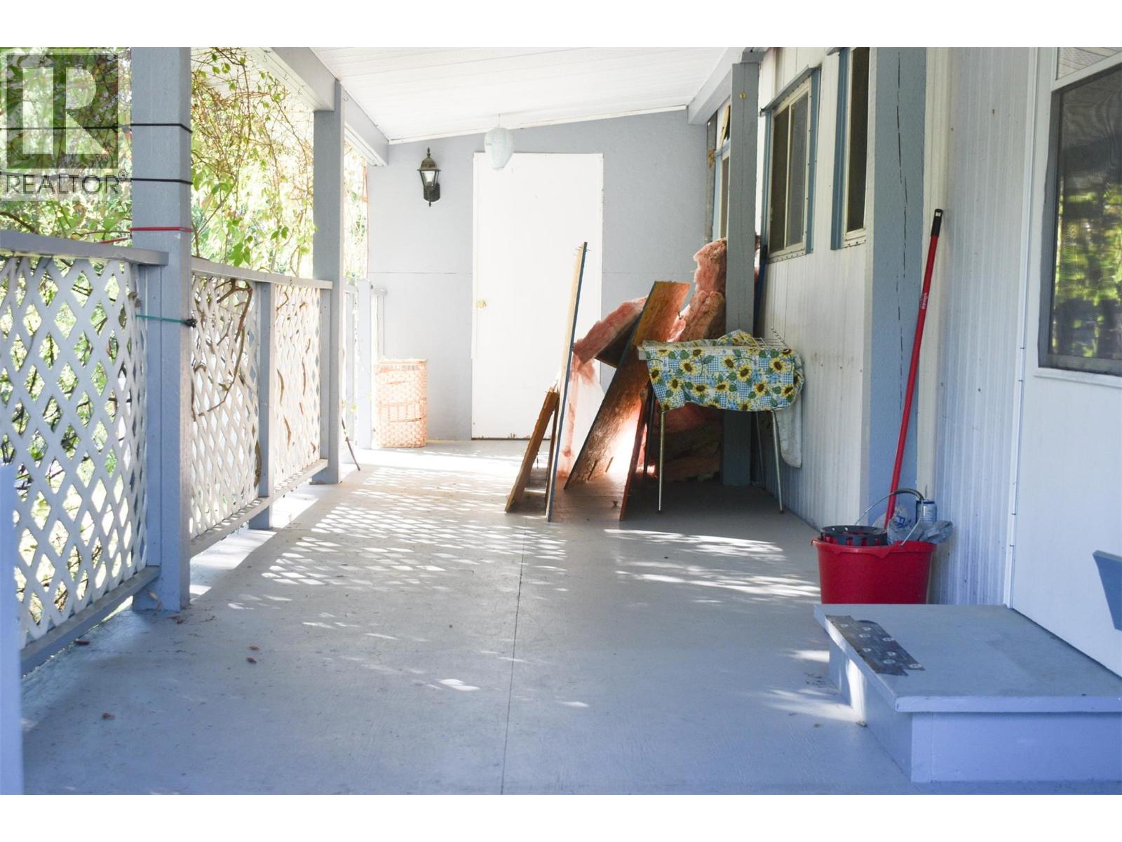 150 Tamarac Avenue Unit# 1, Fruitvale, British Columbia  V0G 1L1 - Photo 3 - 10392928