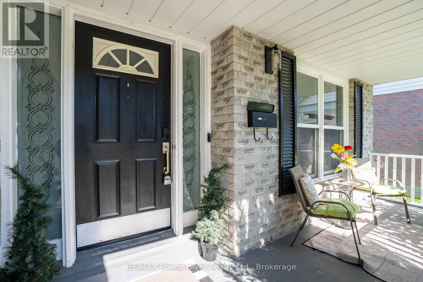475 Safari Drive, Oshawa, Ontario  L1K 1B5 - Photo 2 - E13545392