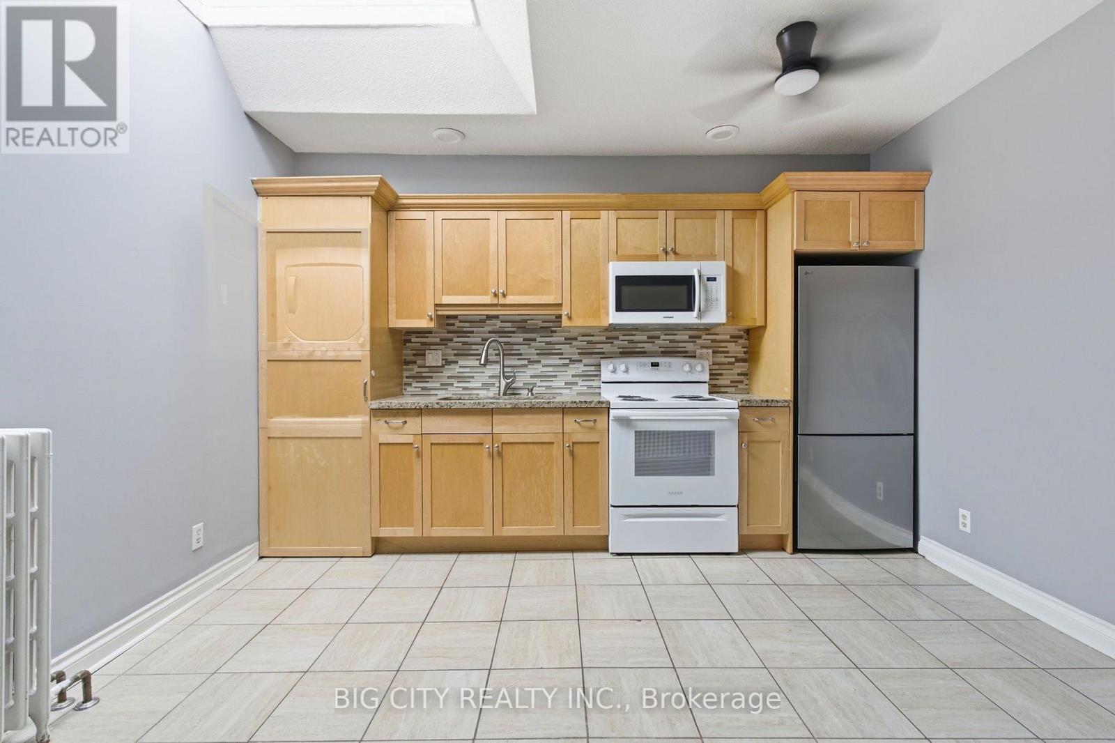 UPPER - 1362 BATHURST STREET - Photo 10