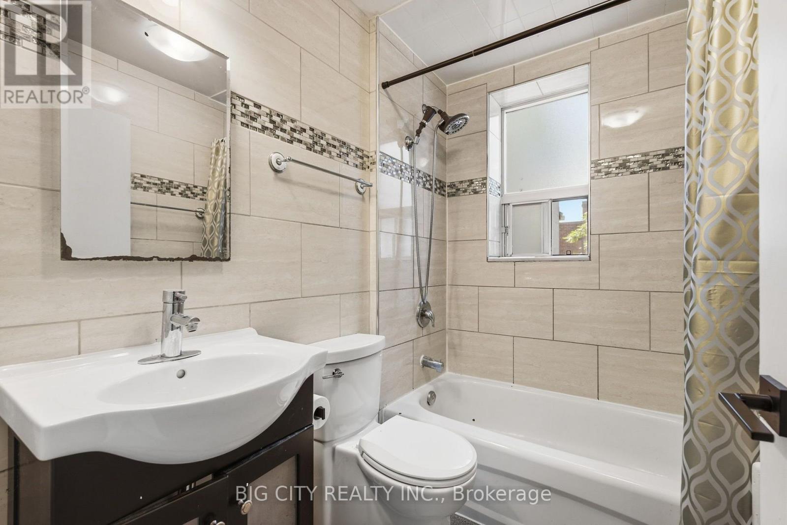 UPPER - 1362 BATHURST STREET - Photo 24