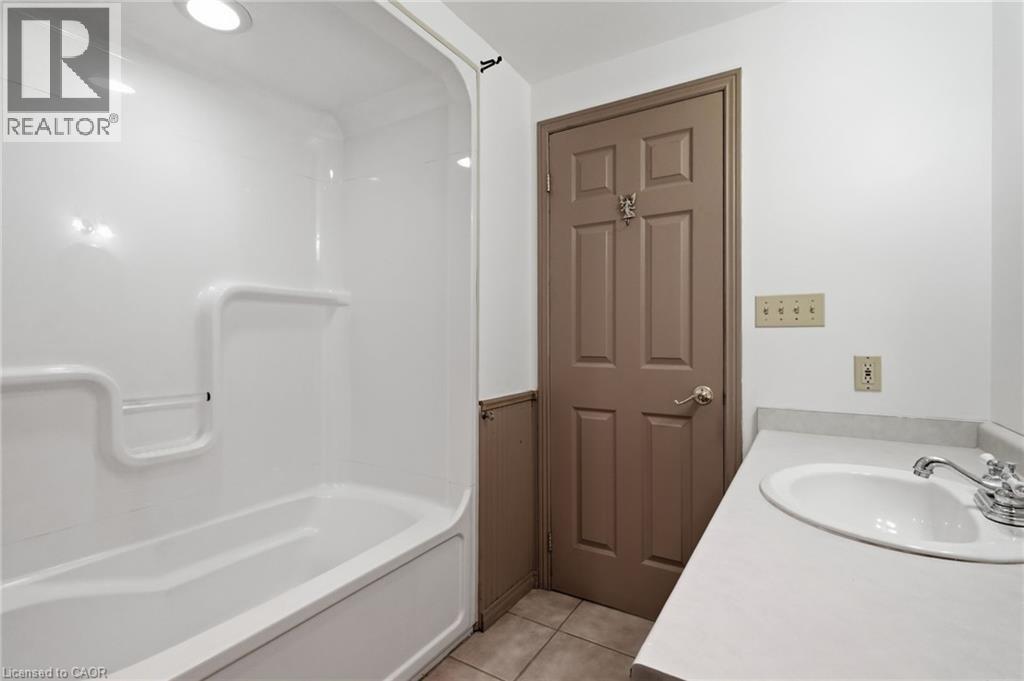 603 Bunting Road Unit# Lower, St. Catharines, Ontario  L2M 2Z9 - Photo 10 - 40846790