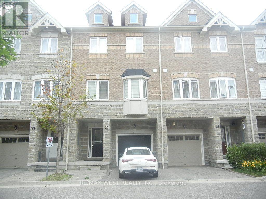 12 WATERSTONE WAY, Whitby, Ontario