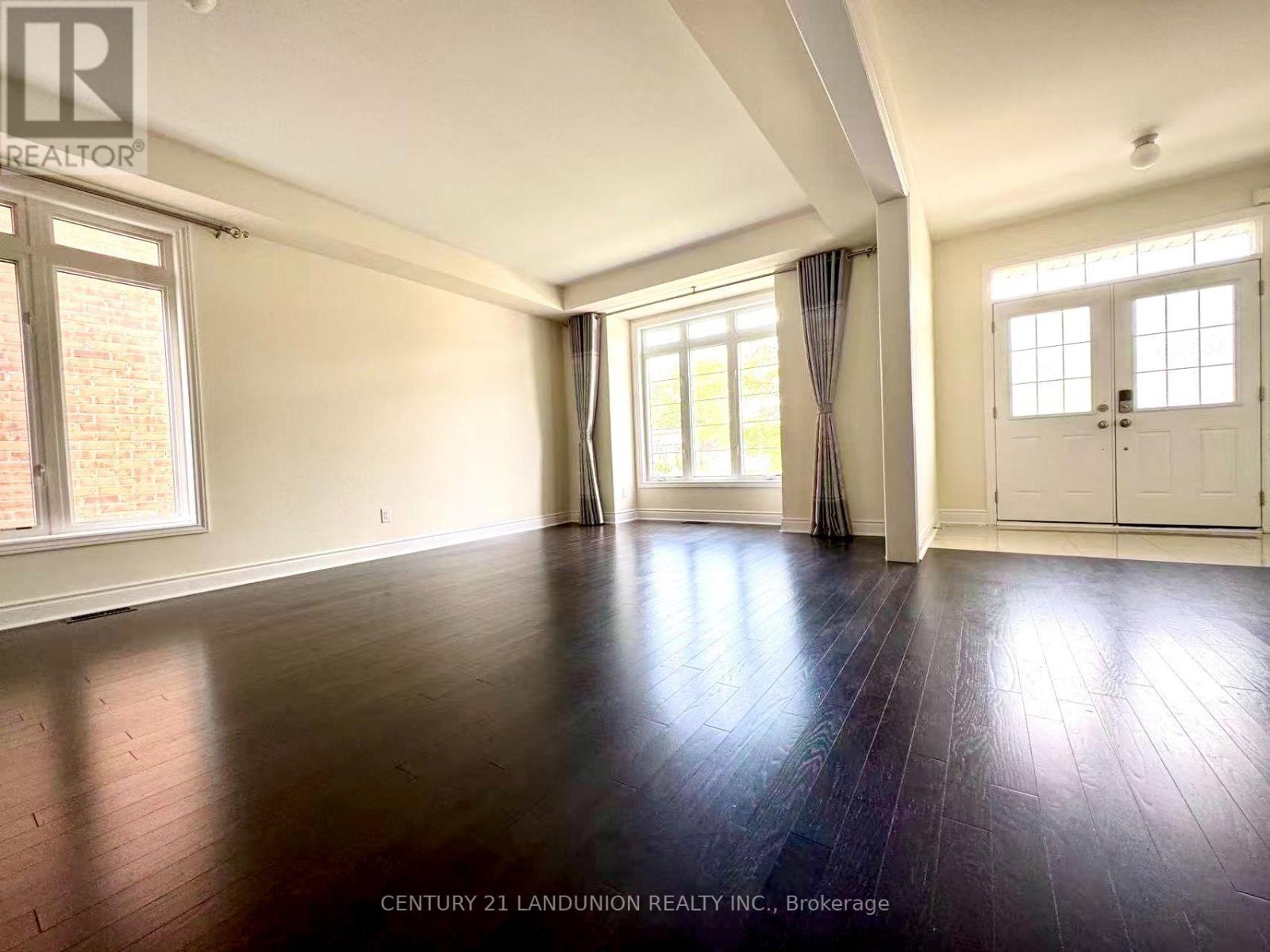 921 Goring Circle, Newmarket, Ontario L3X 0B6 - Photo 3 - N13545492