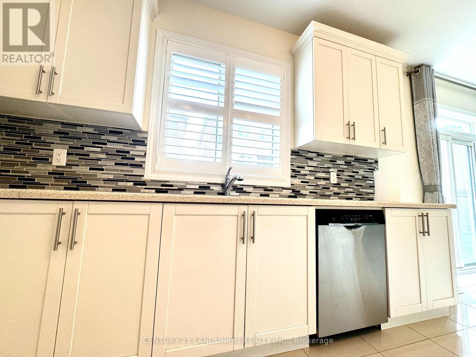 921 Goring Circle, Newmarket, Ontario L3X 0B6 - Photo 7 - N13545492