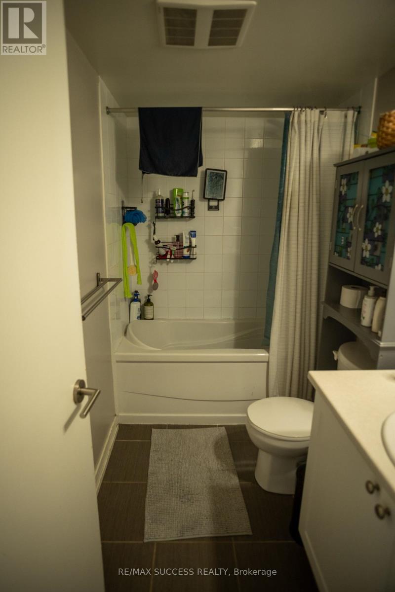 211 - 812 Lansdowne Avenue, Toronto, Ontario  M6H 4K5 - Photo 4 - W13545414
