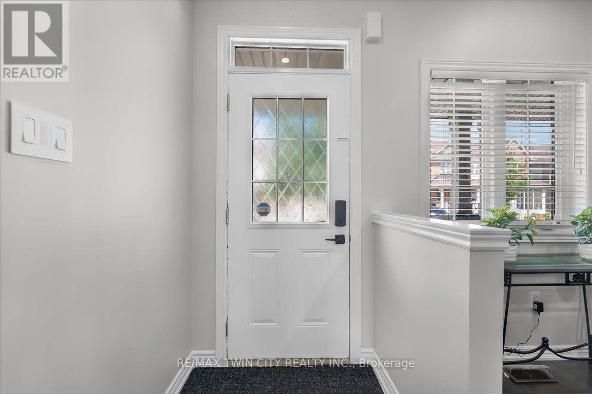 655 Murray Meadows Place, Milton, Ontario L9T 8L7 - Photo 3 - W13545416