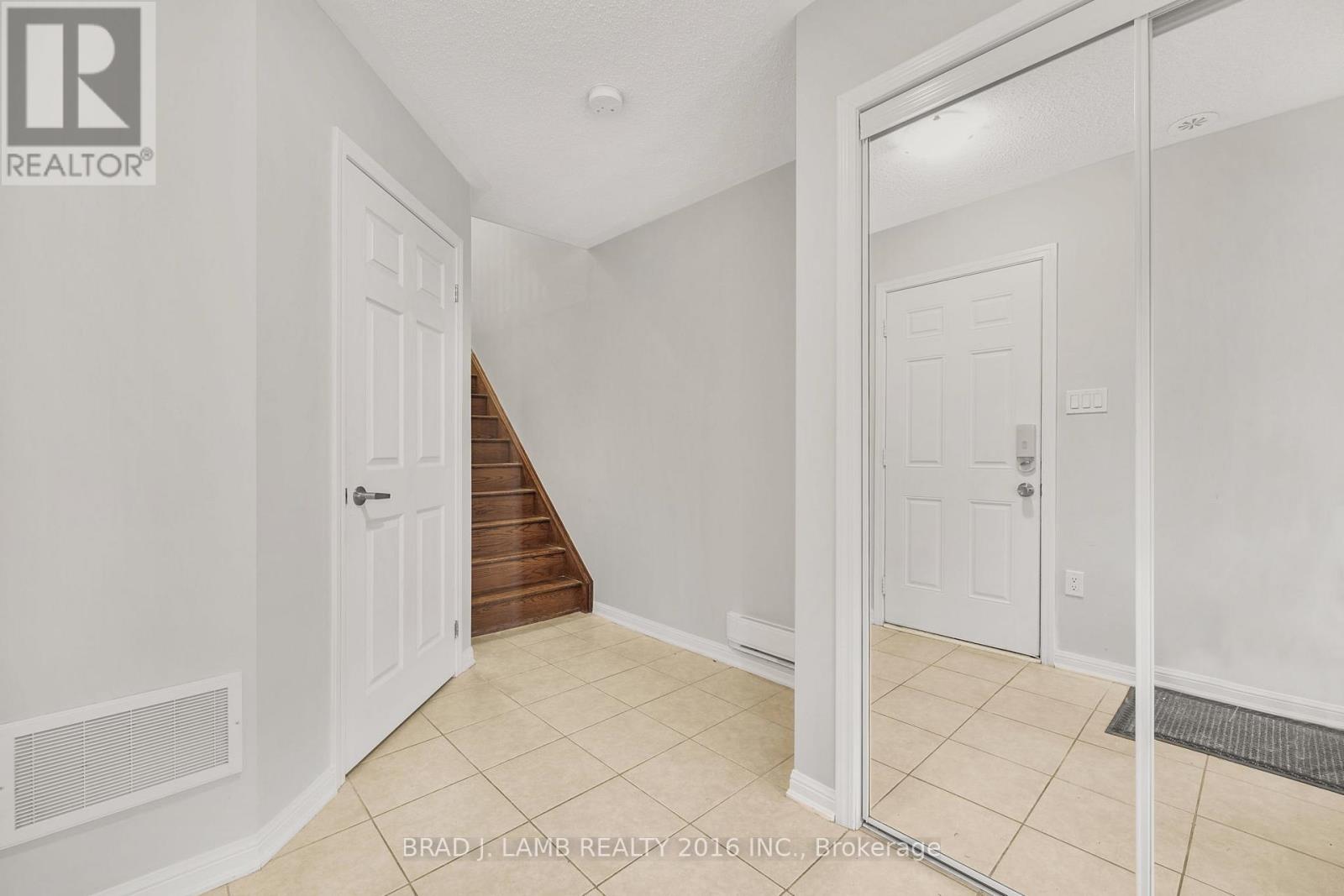 930 Nadalin Heights, Milton, Ontario L9T 8R5 - Photo 5 - W13545428
