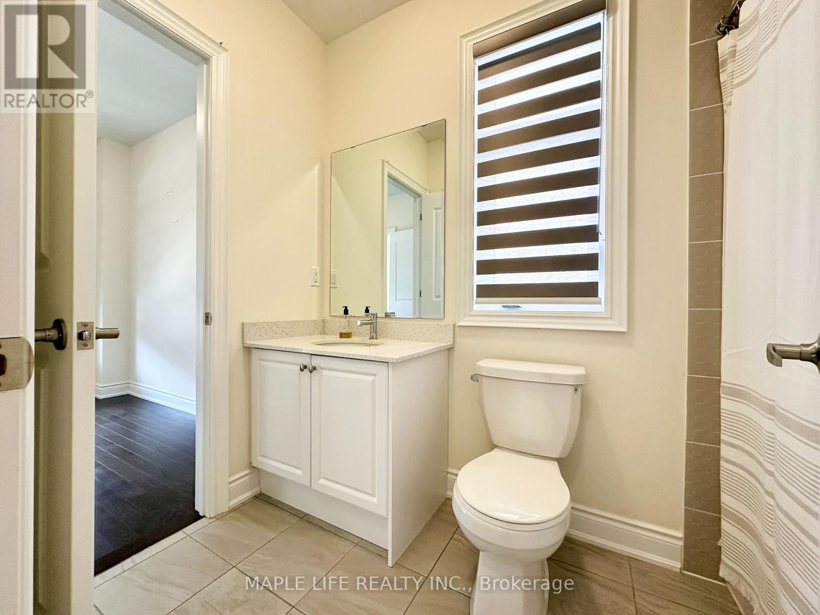 162 Rowe Street, Bradford West Gwillimbury, Ontario  L3Z 4N2 - Photo 7 - N13418222