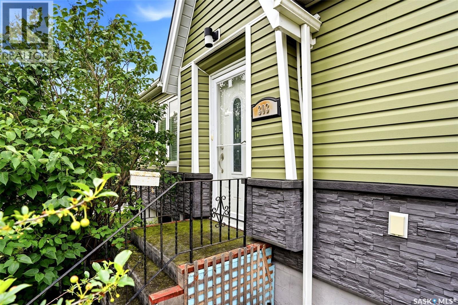 303 College Avenue, Regina, Saskatchewan  S4N 0W9 - Photo 2 - SK042092