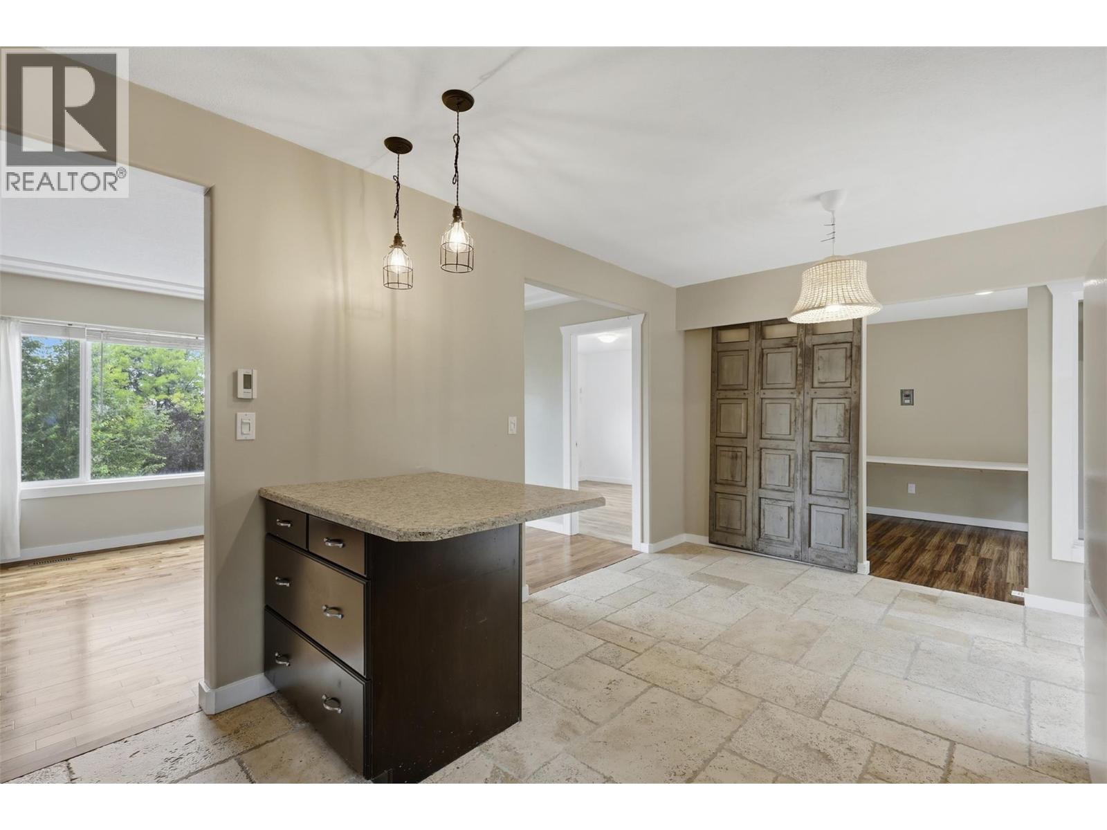 1871 SPRINGHILL Drive — photo 12