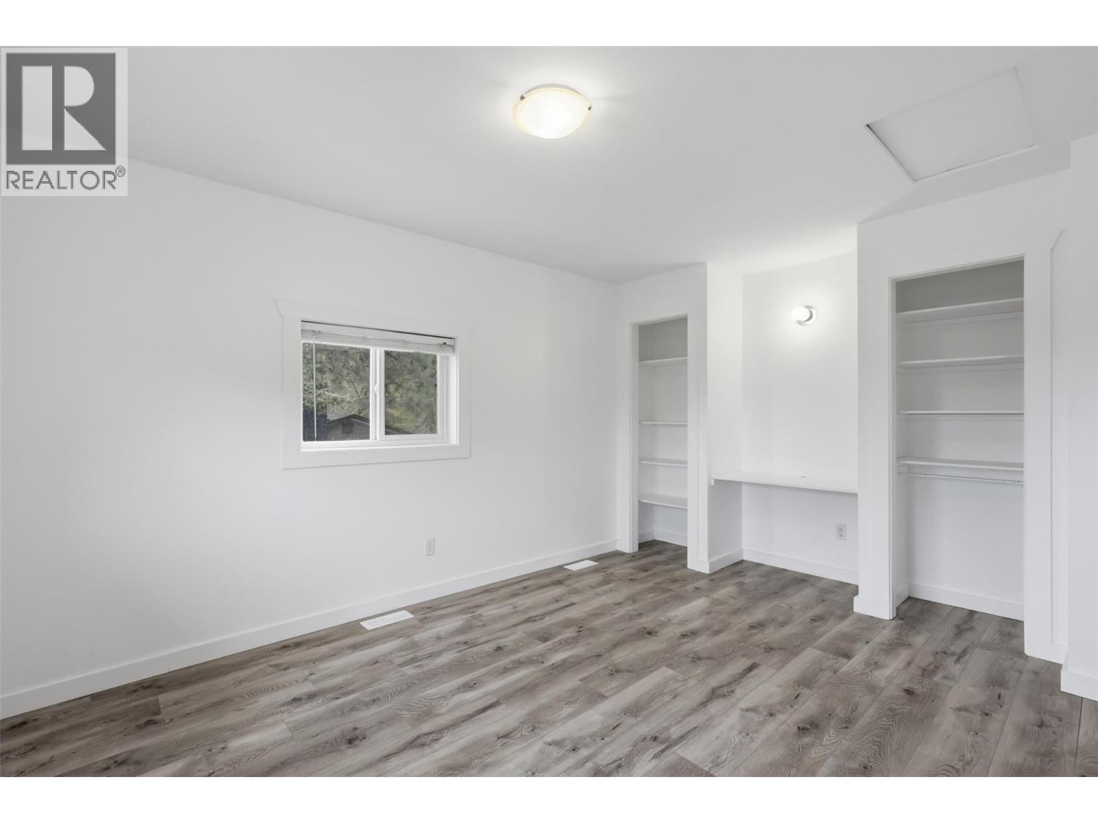 1871 SPRINGHILL Drive — photo 32