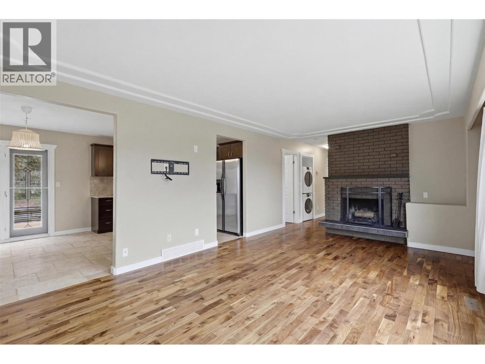 1871 SPRINGHILL Drive — photo 24
