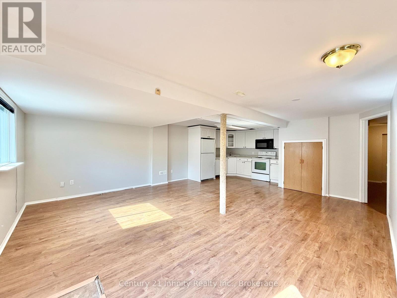 384 Leslie Street, Whitby, Ontario  L1N 7H2 - Photo 2 - E13545770