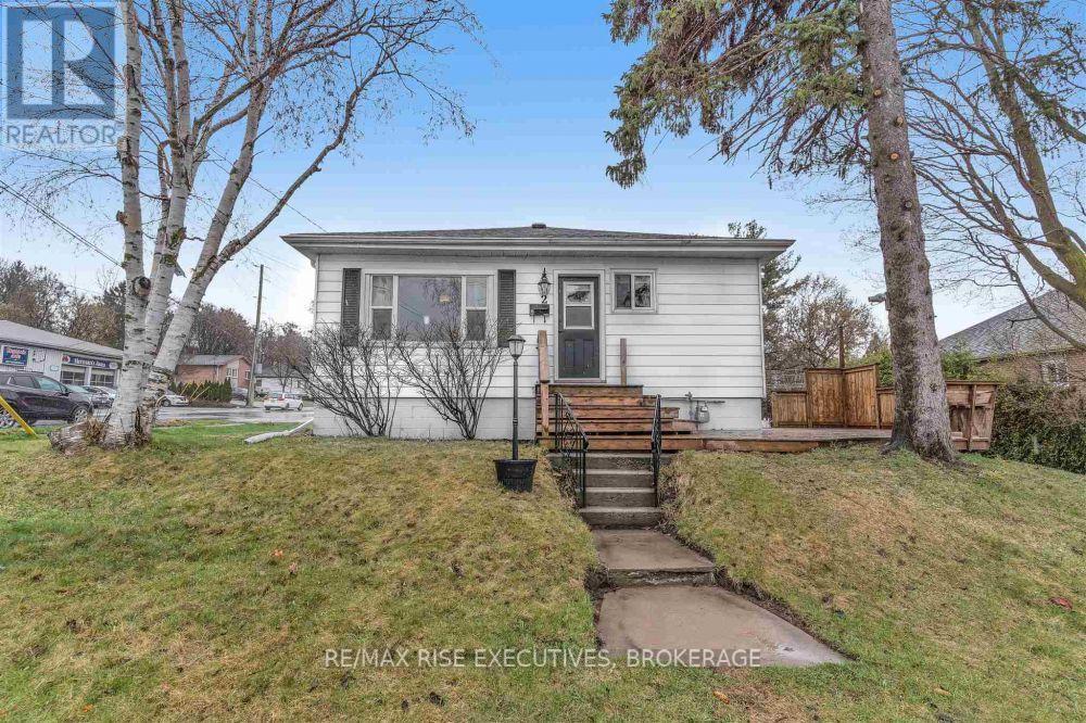 2 - 2 Howard Crescent, Kingston, Ontario  K7M 3C6 - Photo 1 - X13545792