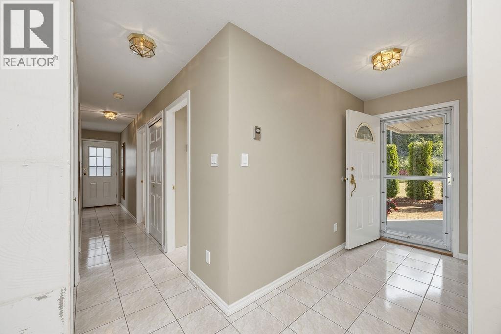 6343 Marmot Road, Sechelt, British Columbia  V7Z 0L2 - Photo 4 - R3144718