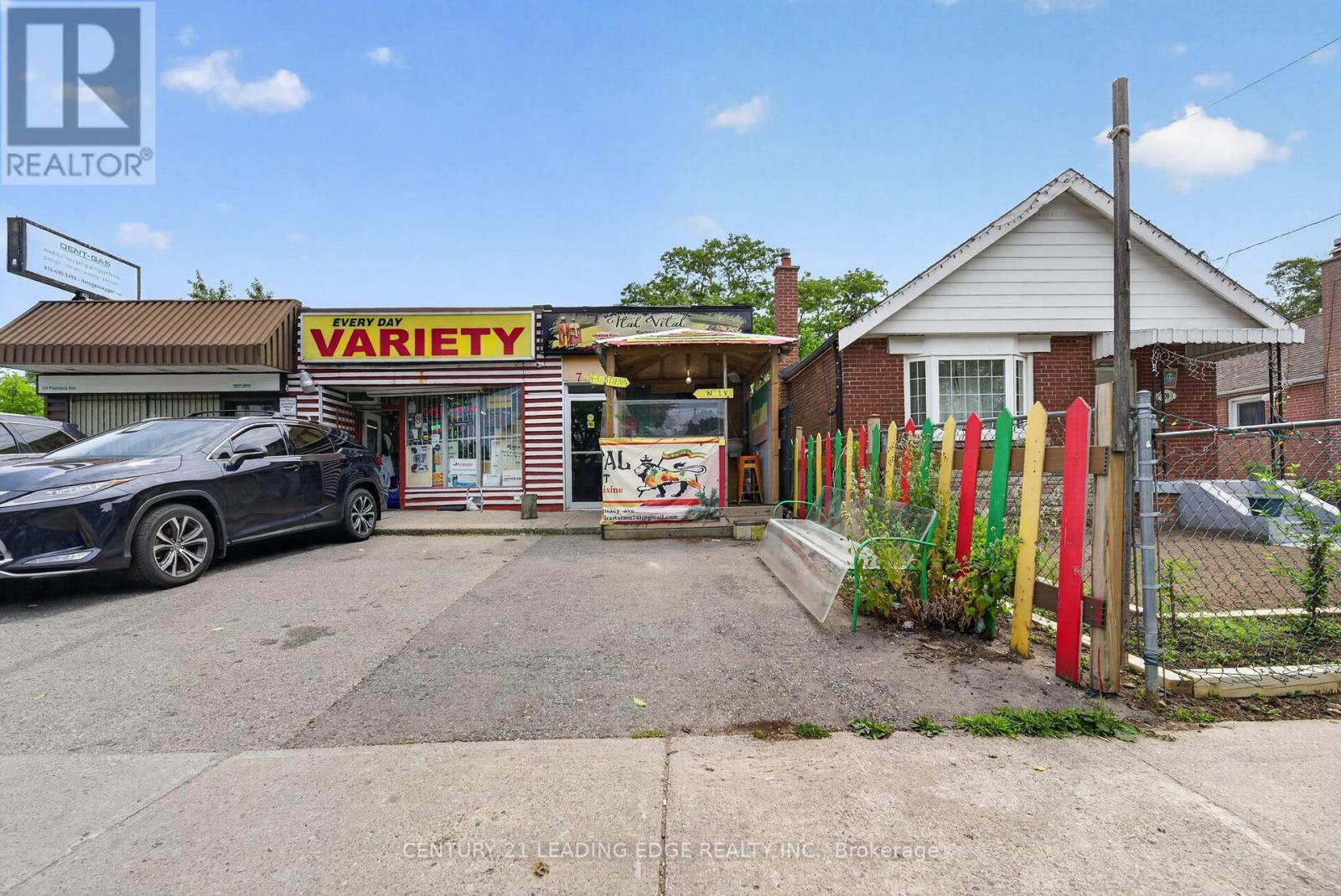 741 Pharmacy Avenue, Toronto, Ontario  M1L 3J4 - Photo 2 - E13545756