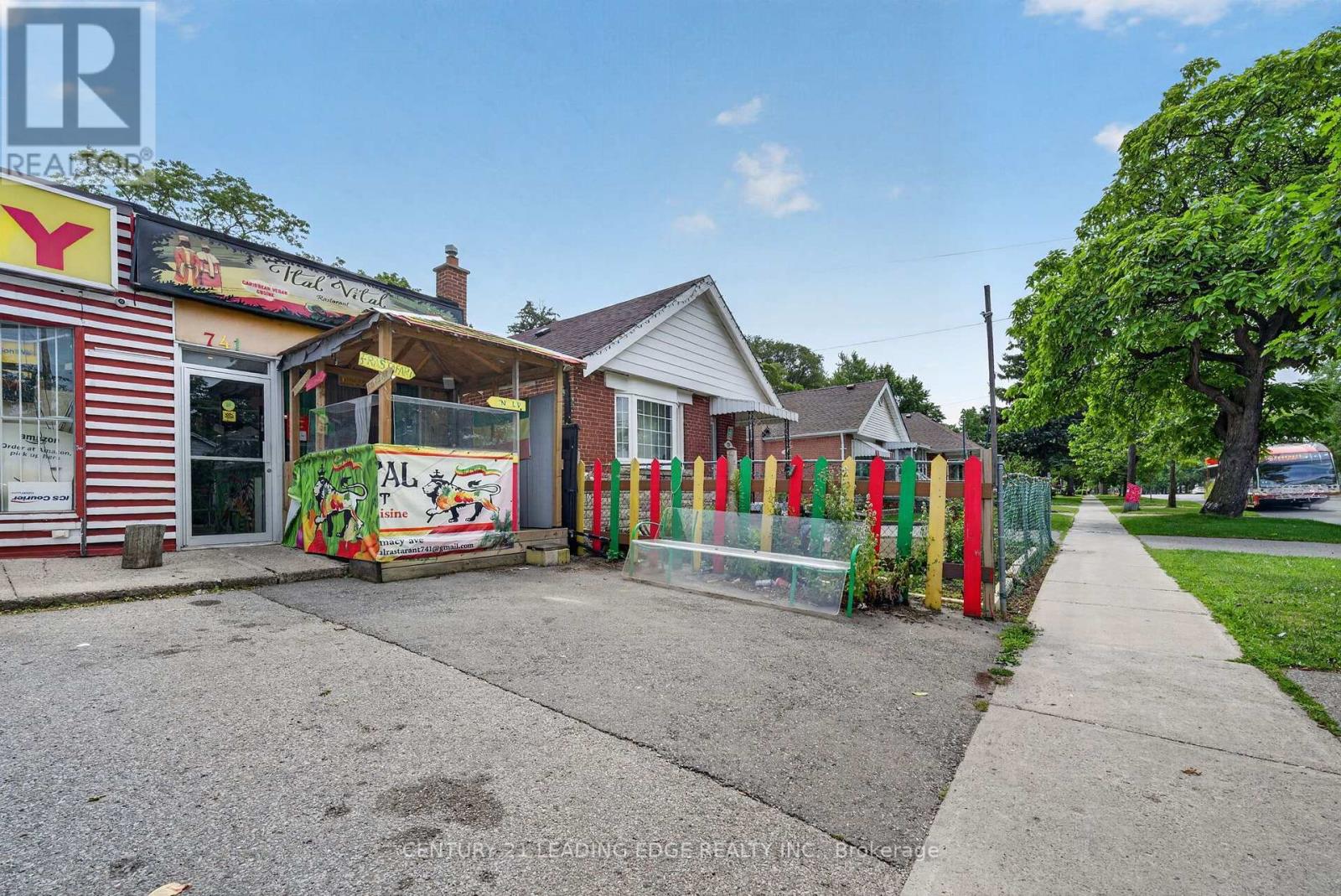 741 Pharmacy Avenue, Toronto, Ontario  M1L 3J4 - Photo 3 - E13545756
