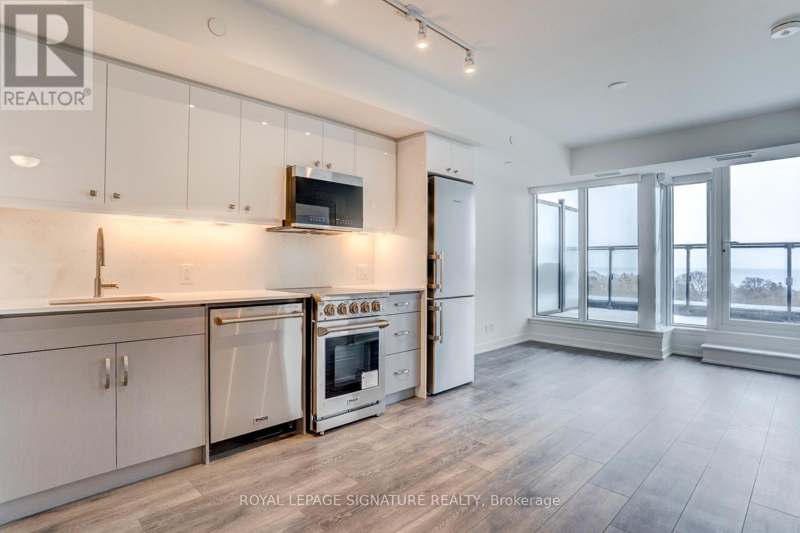 814 - 2 MANDERLEY DRIVE, Toronto, Ontario
