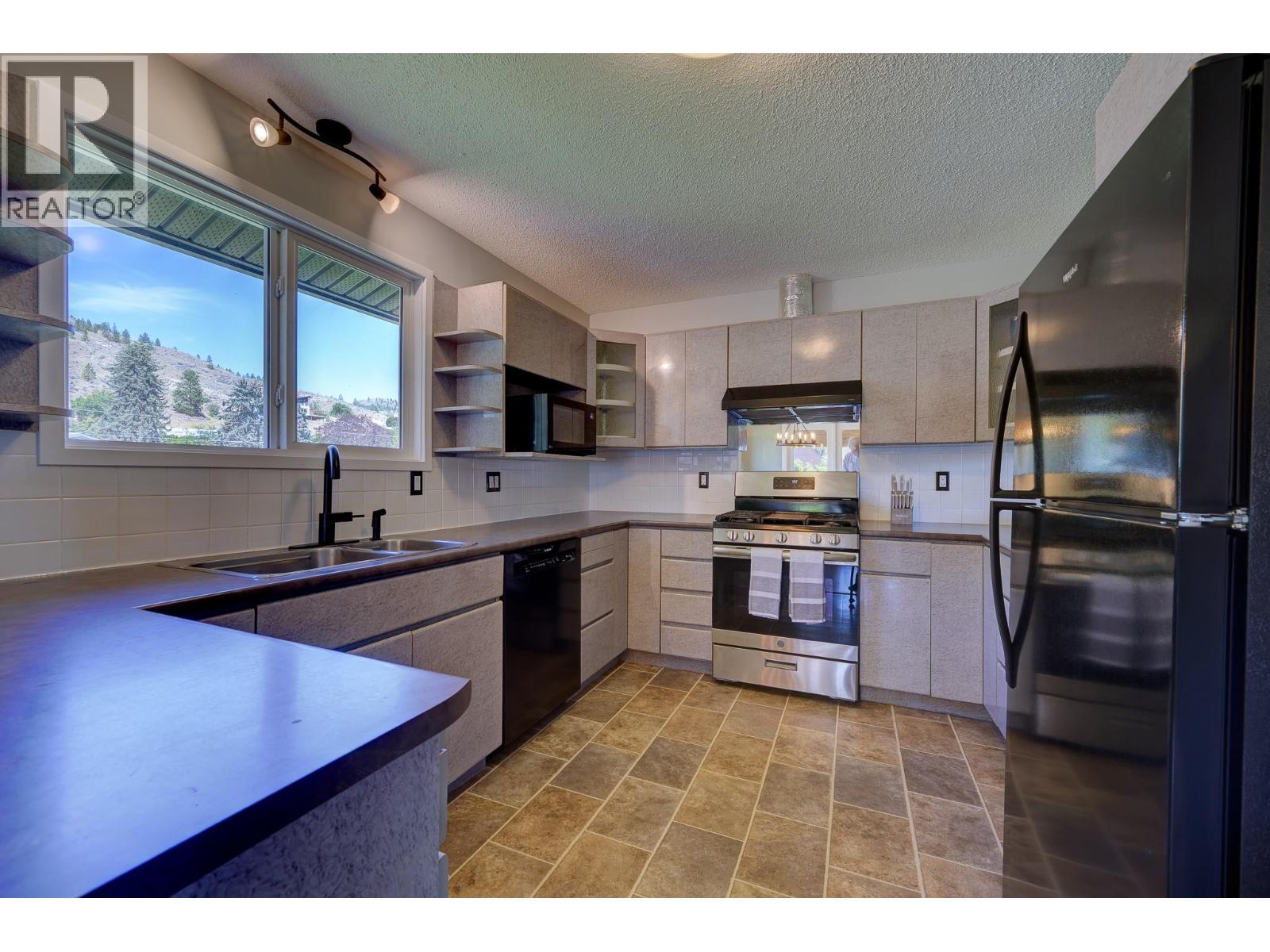 870 Sumac Place, Kamloops, British Columbia  V2B 6R4 - Photo 4 - 10393251