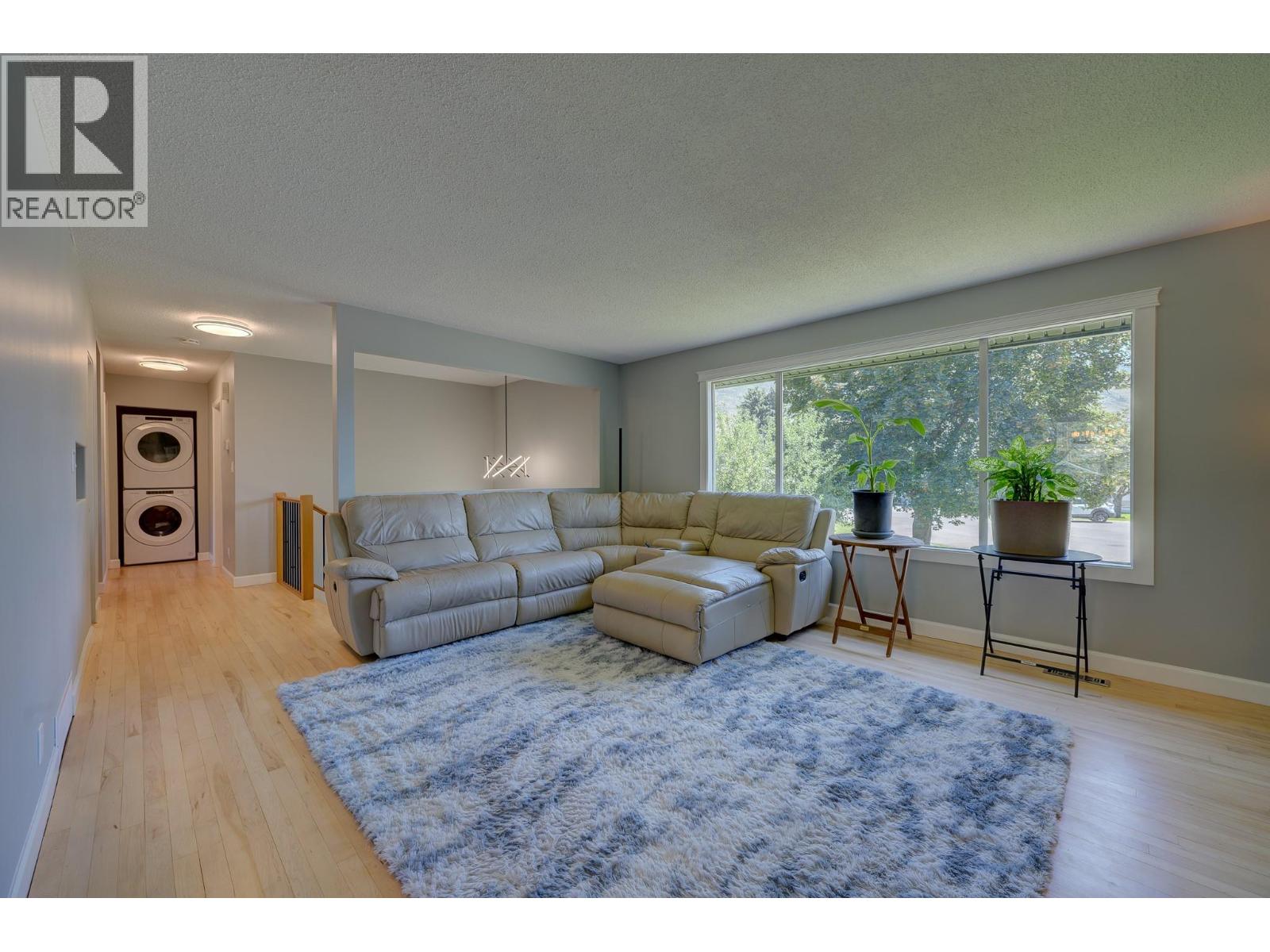 870 Sumac Place, Kamloops, British Columbia  V2B 6R4 - Photo 9 - 10393251