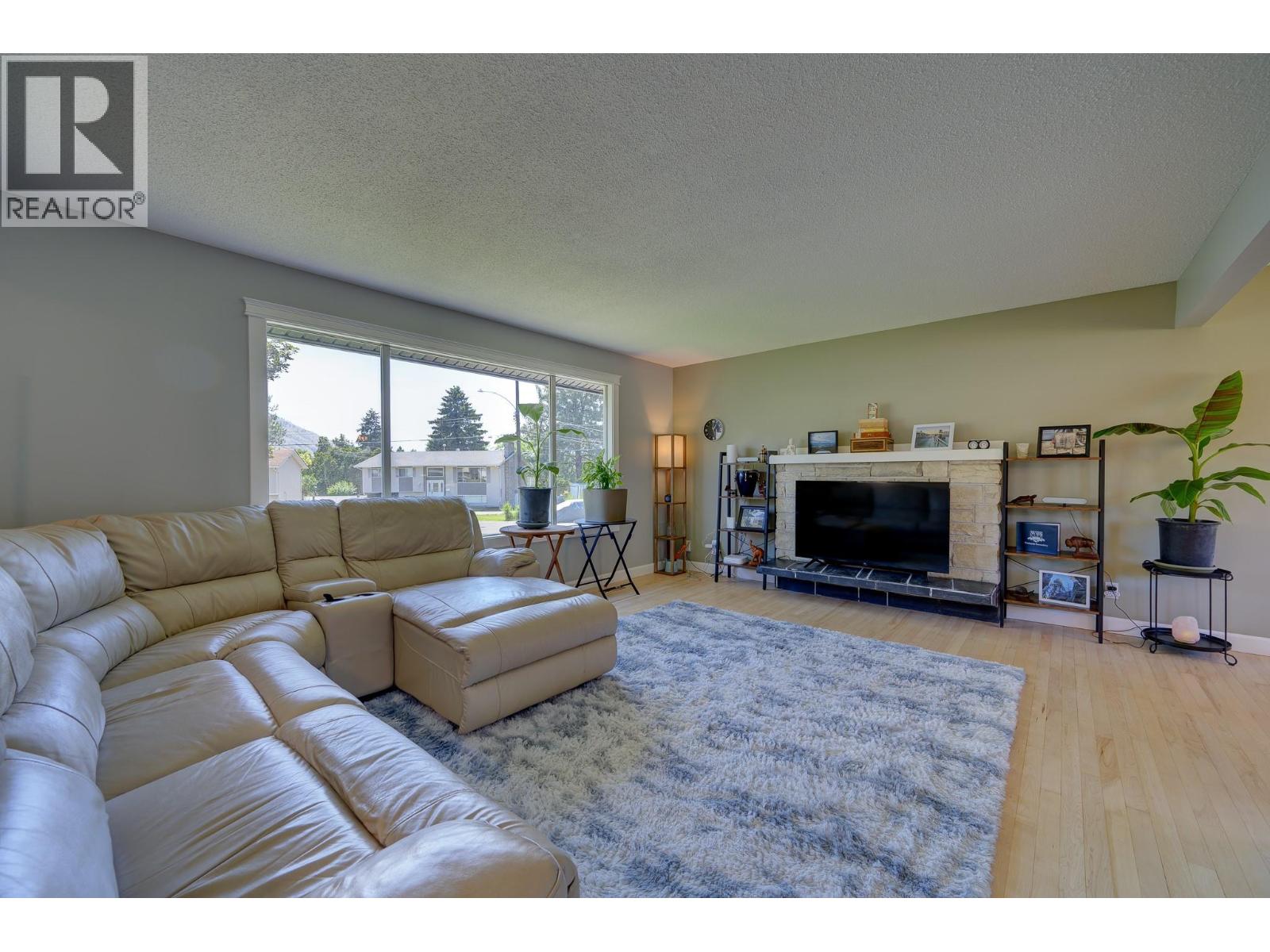 870 Sumac Place, Kamloops, British Columbia  V2B 6R4 - Photo 11 - 10393251
