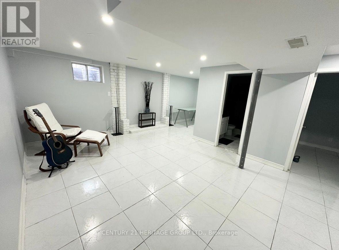 Lower - 32 Histon Crescent, Brampton, Ontario  L6V 3R1 - Photo 3 - W13232608
