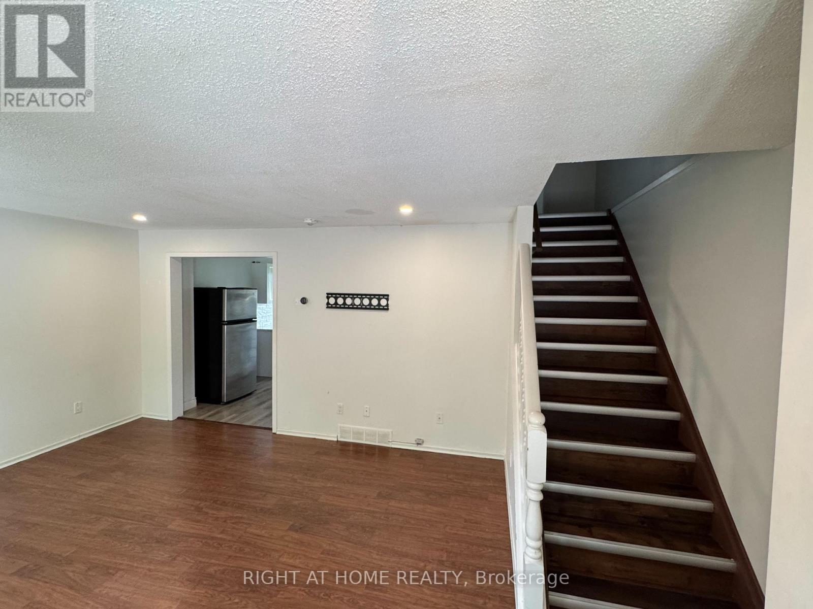 168 Golfdale Crescent, London South, Ontario N6C 5X4 - Photo 4 - X13539356