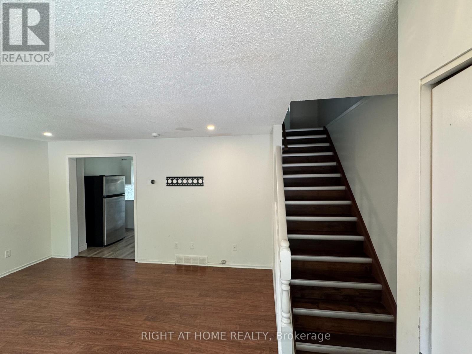 168 Golfdale Crescent, London South, Ontario N6C 5X4 - Photo 3 - X13539356