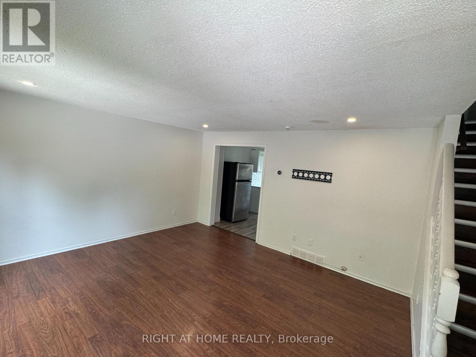 168 Golfdale Crescent, London South, Ontario N6C 5X4 - Photo 2 - X13539356