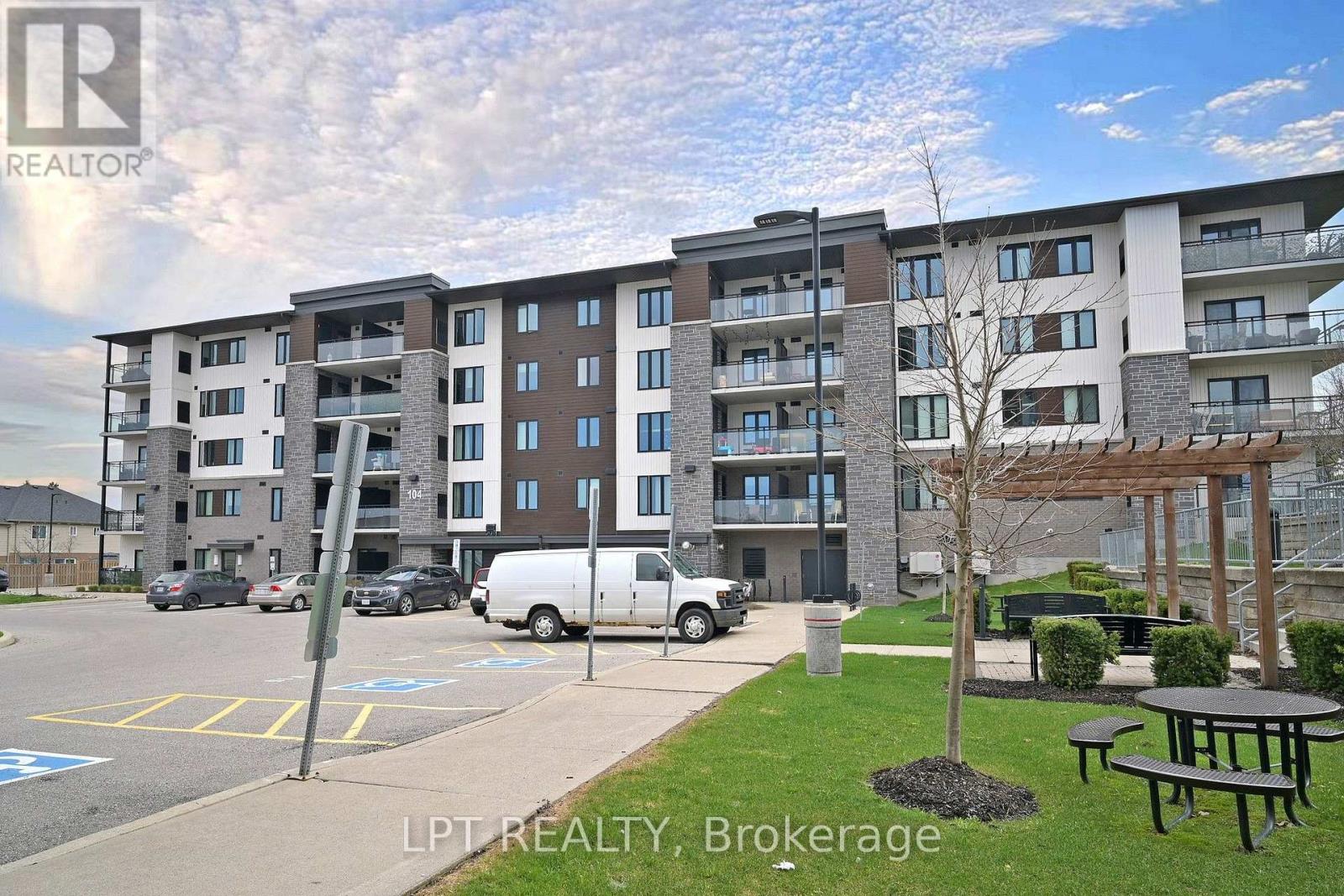 302 - 104 SUMMIT RIDGE DRIVE, Guelph (Grange Road)