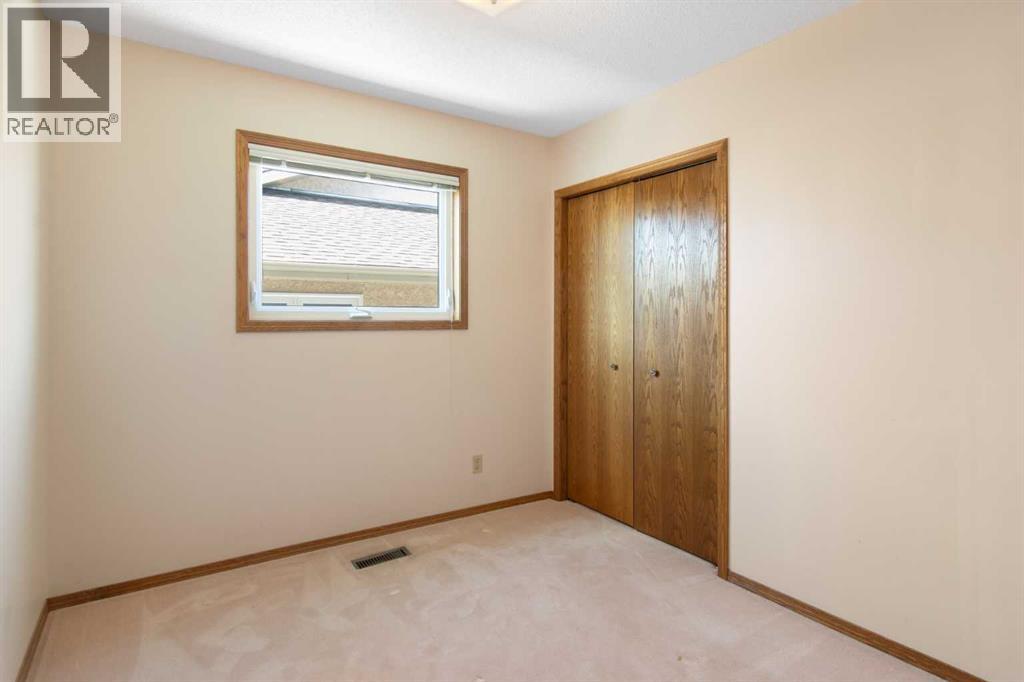 18 West Park Place, Cochrane, Alberta  T4C 1J7 - Photo 16 - A2326015