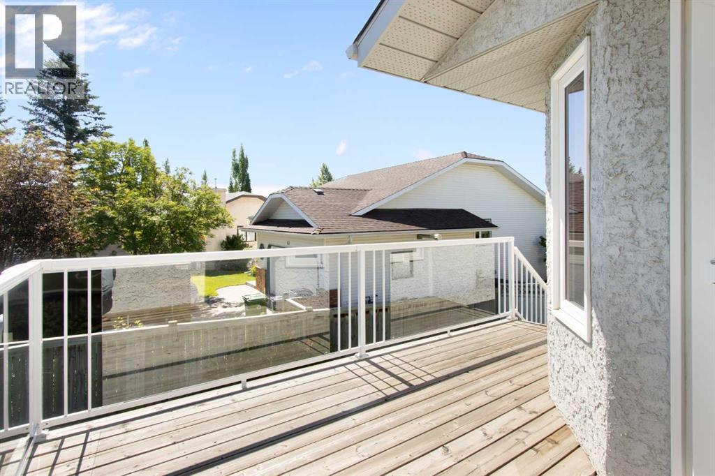 18 West Park Place, Cochrane, Alberta  T4C 1J7 - Photo 31 - A2326015
