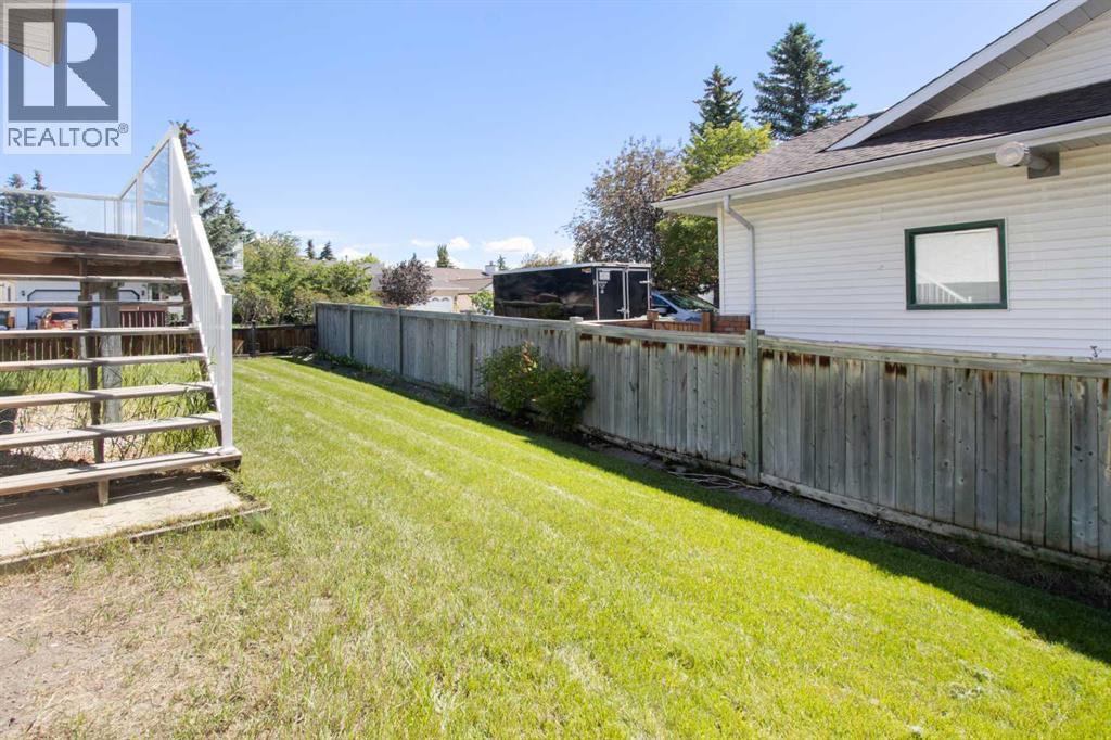 18 West Park Place, Cochrane, Alberta  T4C 1J7 - Photo 33 - A2326015