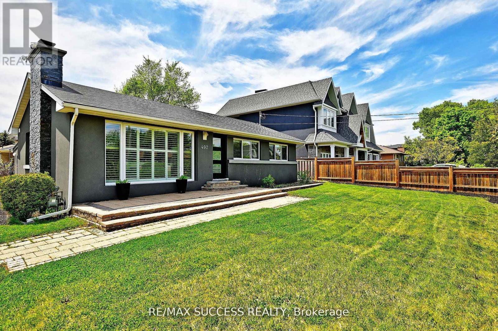 492 SHERIN DRIVE, Oakville, Ontario