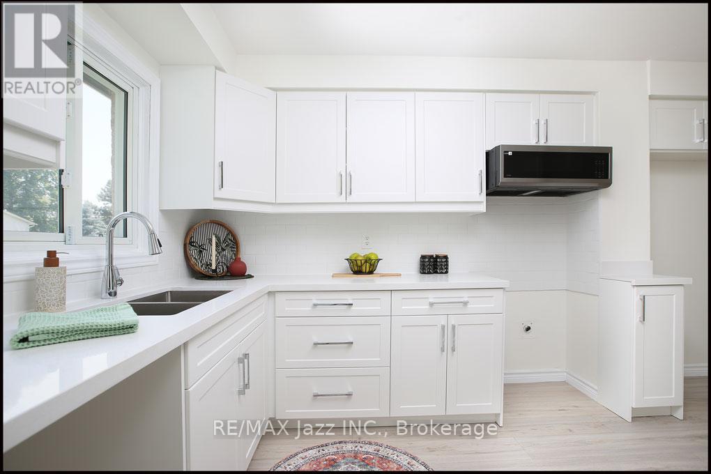 90 - 611 Galahad Drive, Oshawa, Ontario  L1K 1M1 - Photo 4 - E13545954