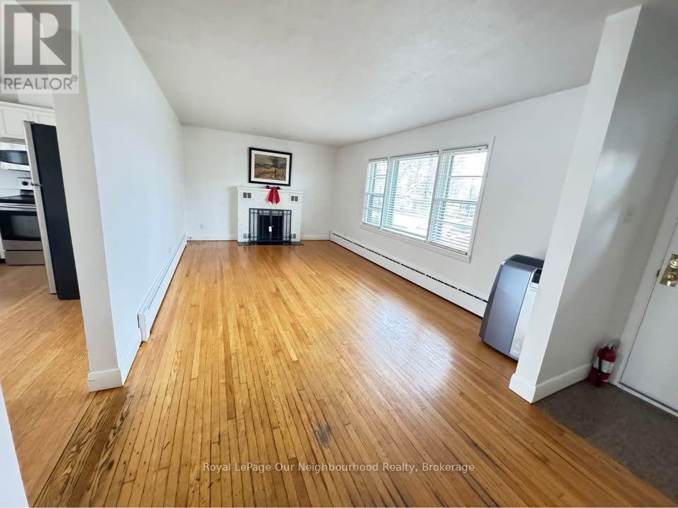 Main - 73 Eugenia Street, Barrie, Ontario  L4M 1P9 - Photo 4 - S13546020