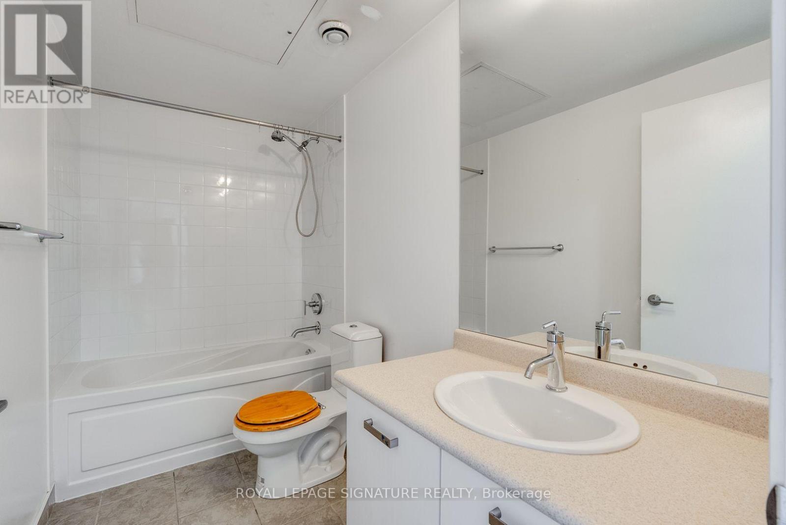 2501 - 832 Bay Street, Toronto, Ontario  M5S 1Z6 - Photo 7 - C13545904