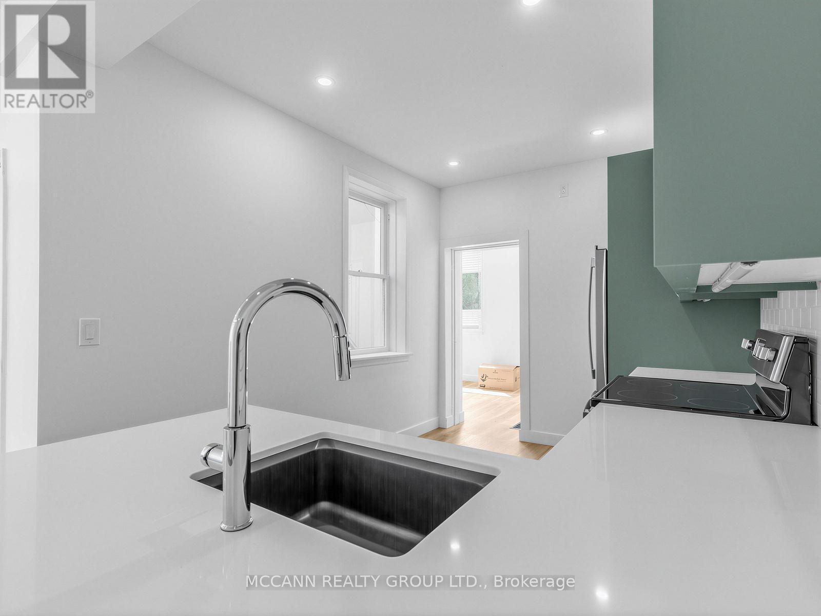 Main - 5 Clinton Place, Toronto, Ontario  M6G 1J8 - Photo 10 - C13545962