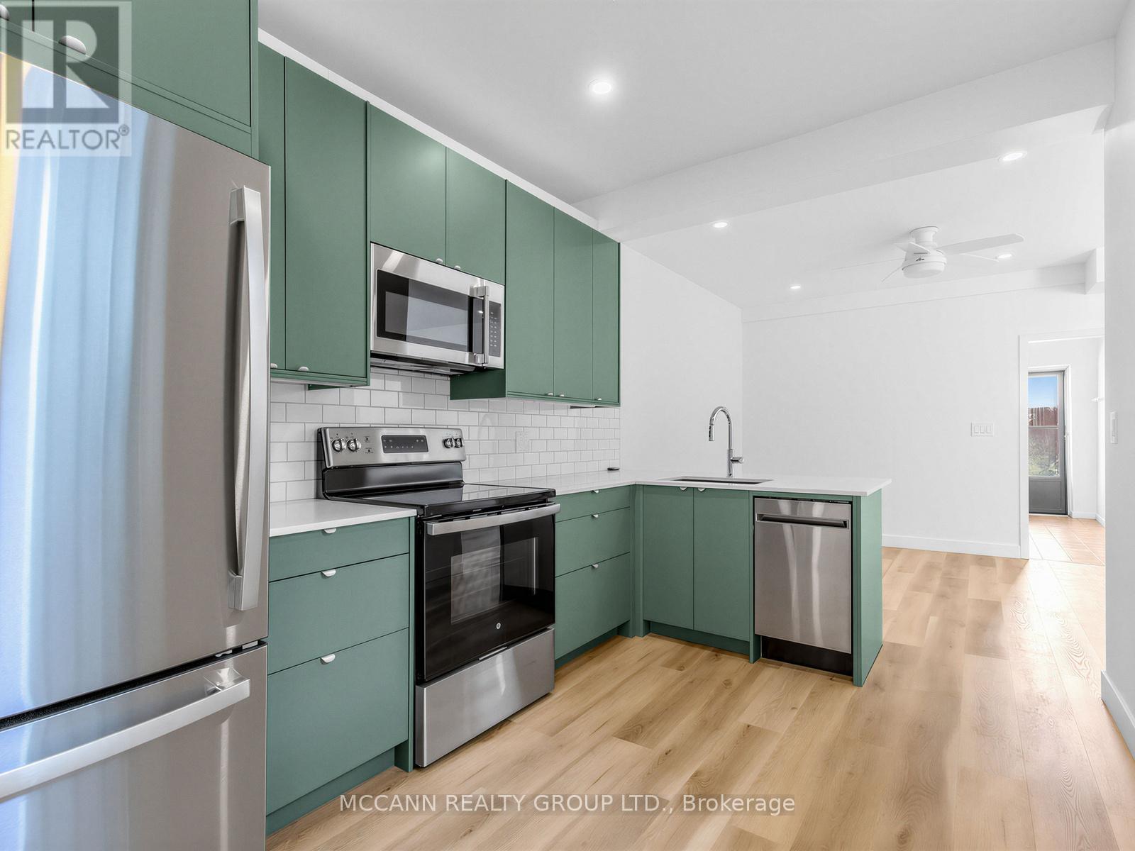 Main - 5 Clinton Place, Toronto, Ontario  M6G 1J8 - Photo 11 - C13545962