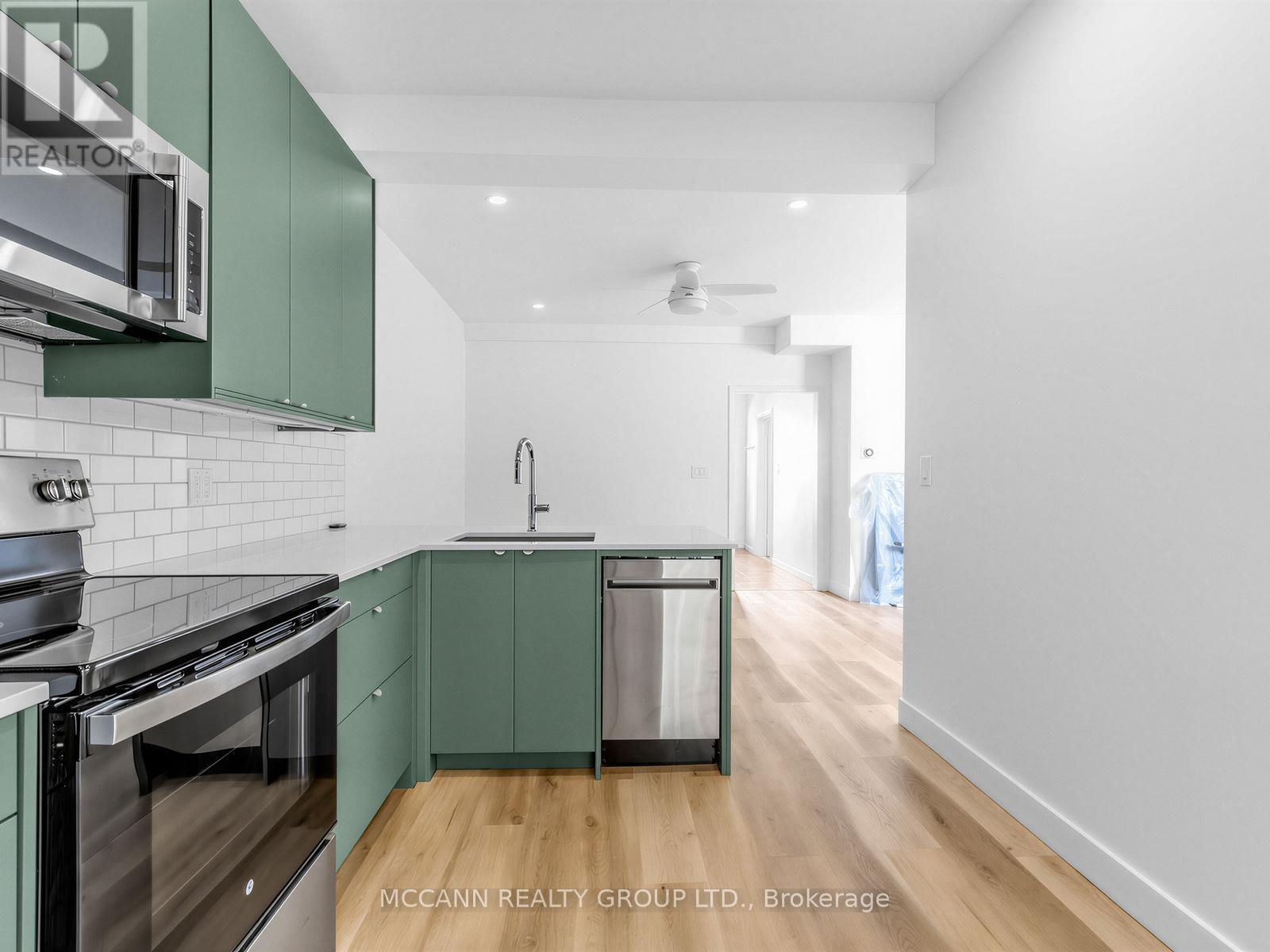 Main - 5 Clinton Place, Toronto, Ontario  M6G 1J8 - Photo 12 - C13545962