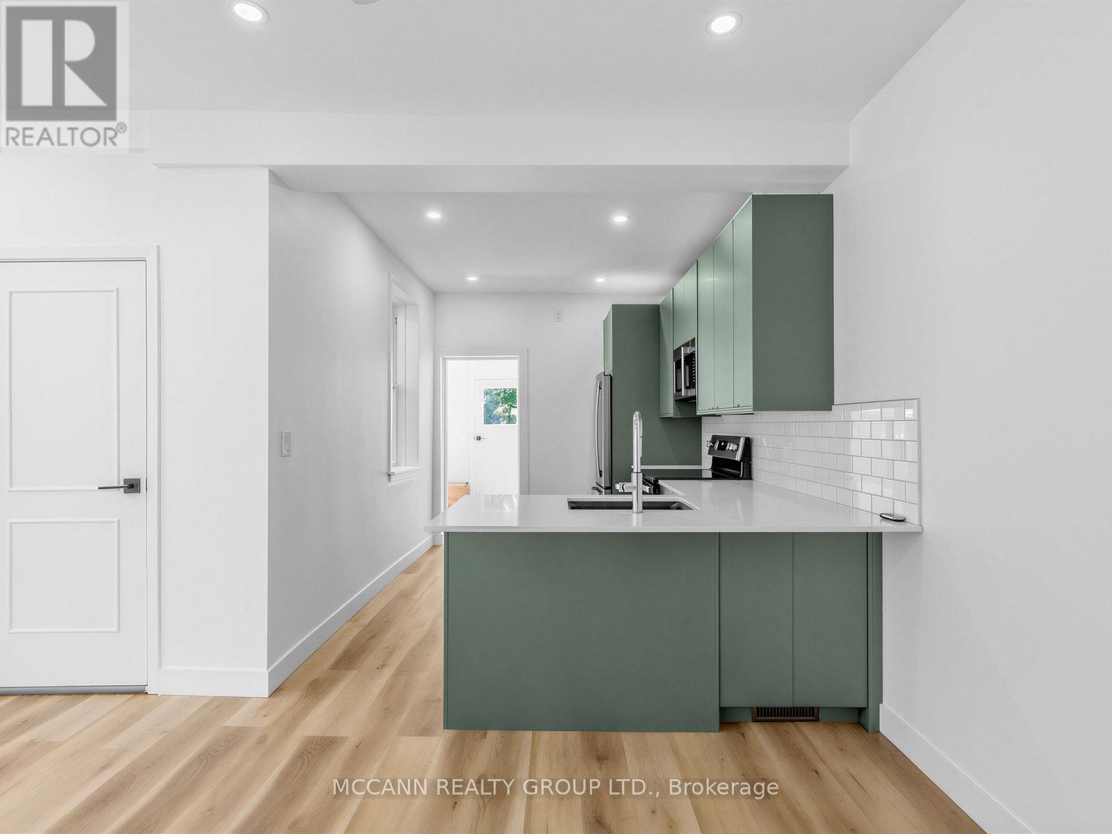 Main - 5 Clinton Place, Toronto, Ontario  M6G 1J8 - Photo 13 - C13545962