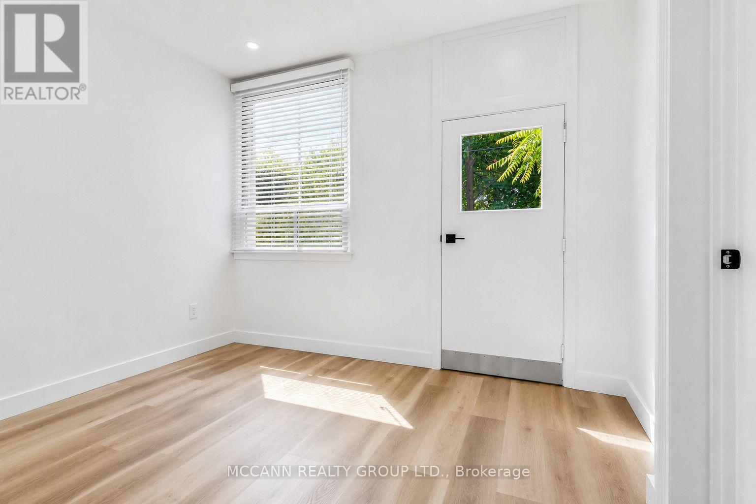 Main - 5 Clinton Place, Toronto, Ontario  M6G 1J8 - Photo 15 - C13545962