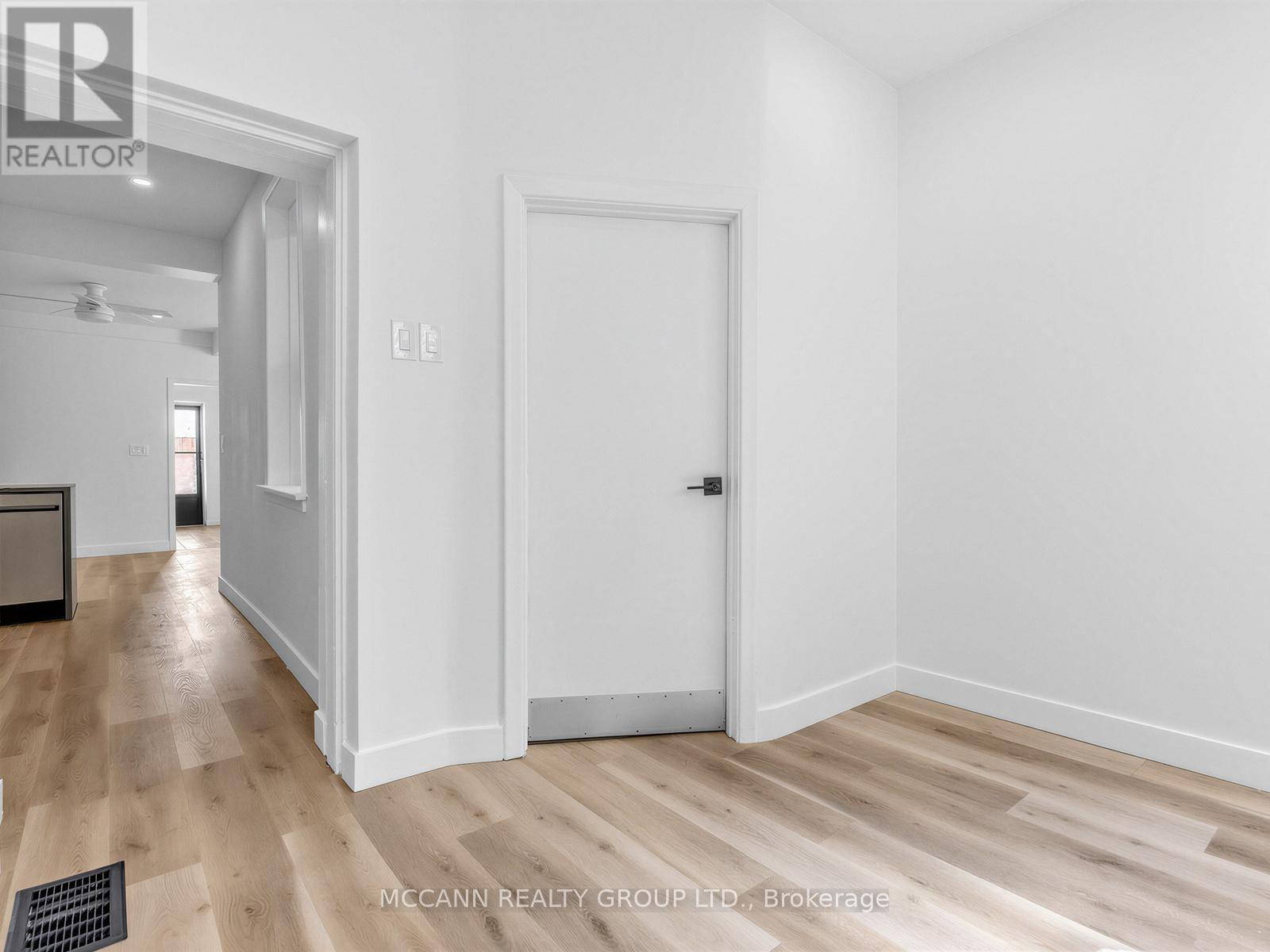 Main - 5 Clinton Place, Toronto, Ontario  M6G 1J8 - Photo 16 - C13545962