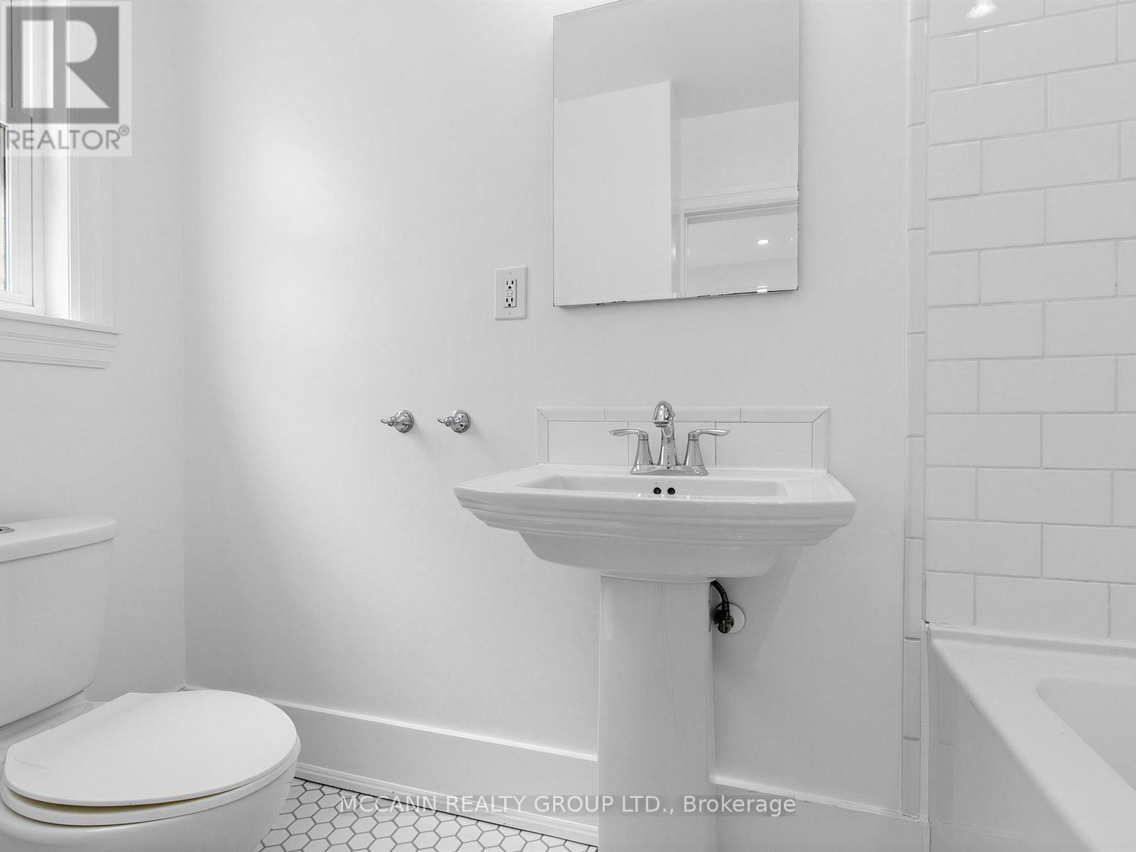 Main - 5 Clinton Place, Toronto, Ontario  M6G 1J8 - Photo 17 - C13545962