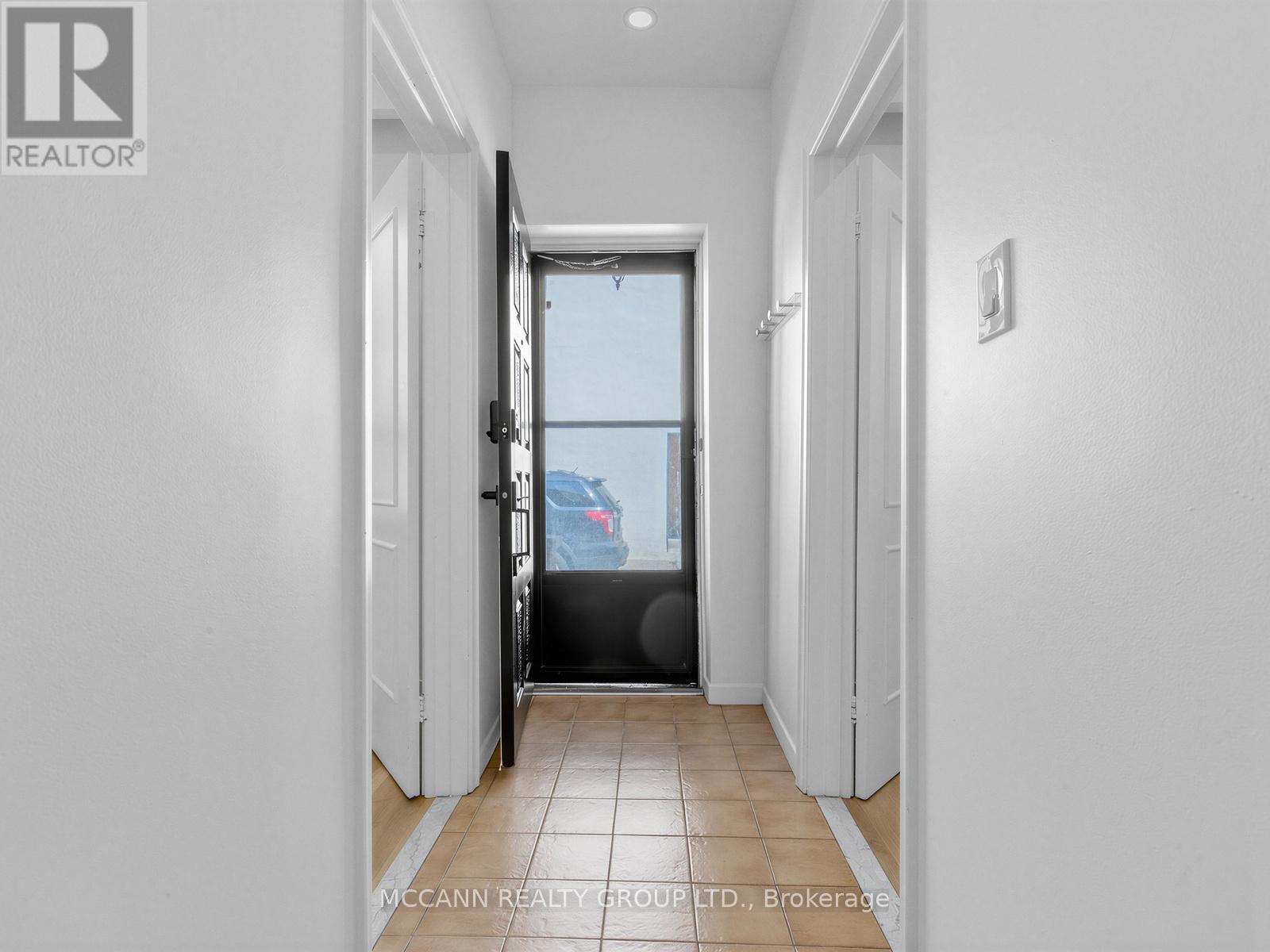 Main - 5 Clinton Place, Toronto, Ontario  M6G 1J8 - Photo 2 - C13545962