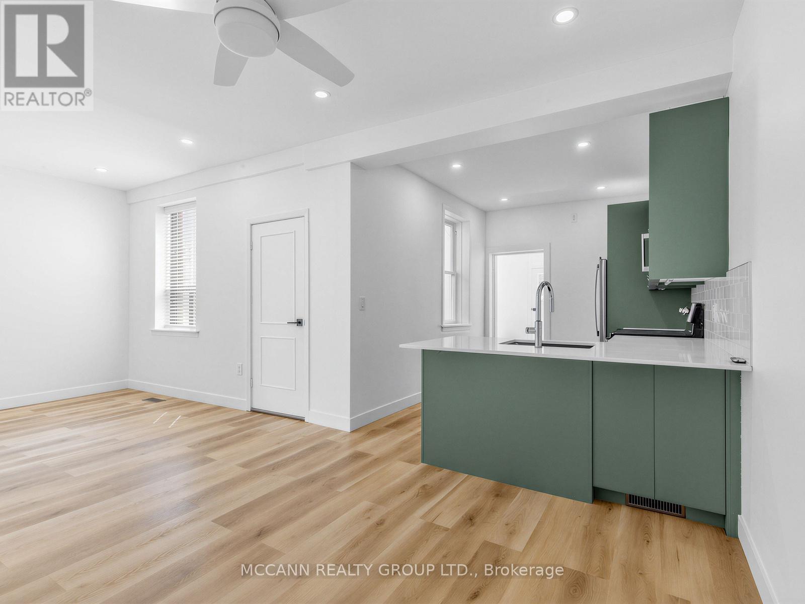 Main - 5 Clinton Place, Toronto, Ontario  M6G 1J8 - Photo 5 - C13545962