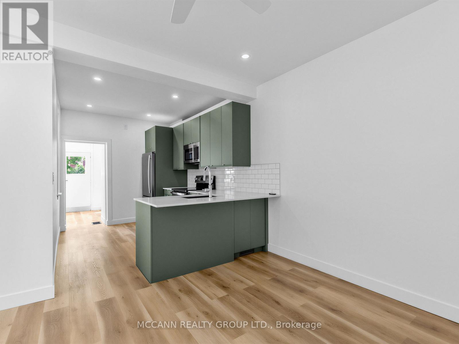 Main - 5 Clinton Place, Toronto, Ontario  M6G 1J8 - Photo 7 - C13545962